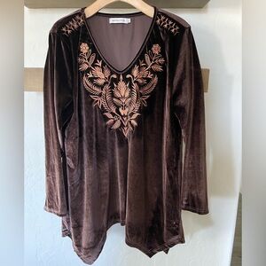 Misslook|Brown Velvet Tunic Top with Floral Embroidered Accent, Size 2x•••Boho